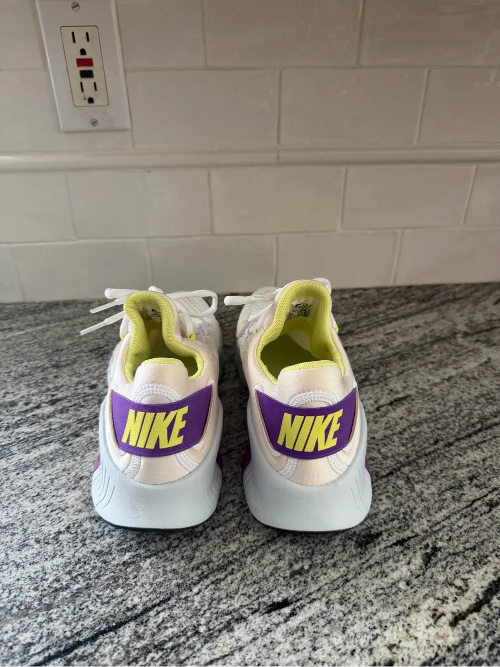 Women’s Nike Free Metcon 4 White Wild Berry CZ0596-157 Size 8